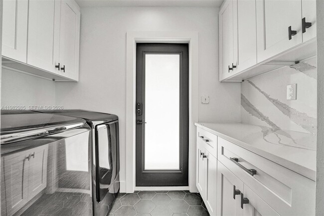 Building Photo - 915 NW 7th St