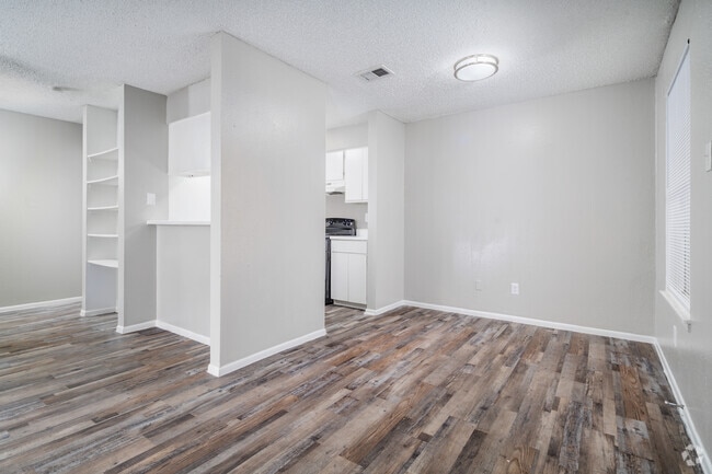 1BR, 1BA - 670SF - Dining Room - Villa Nueva