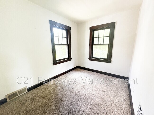 Building Photo - 800 N 6th St