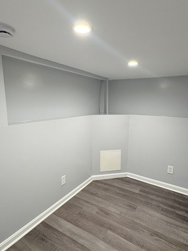 Building Photo - 300 E University Pkwy