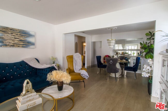 Building Photo - 2223 W 78th Pl