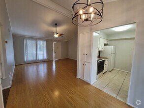 Building Photo - Cute 2 Bedroom 2 Bath Condo close to Medic...