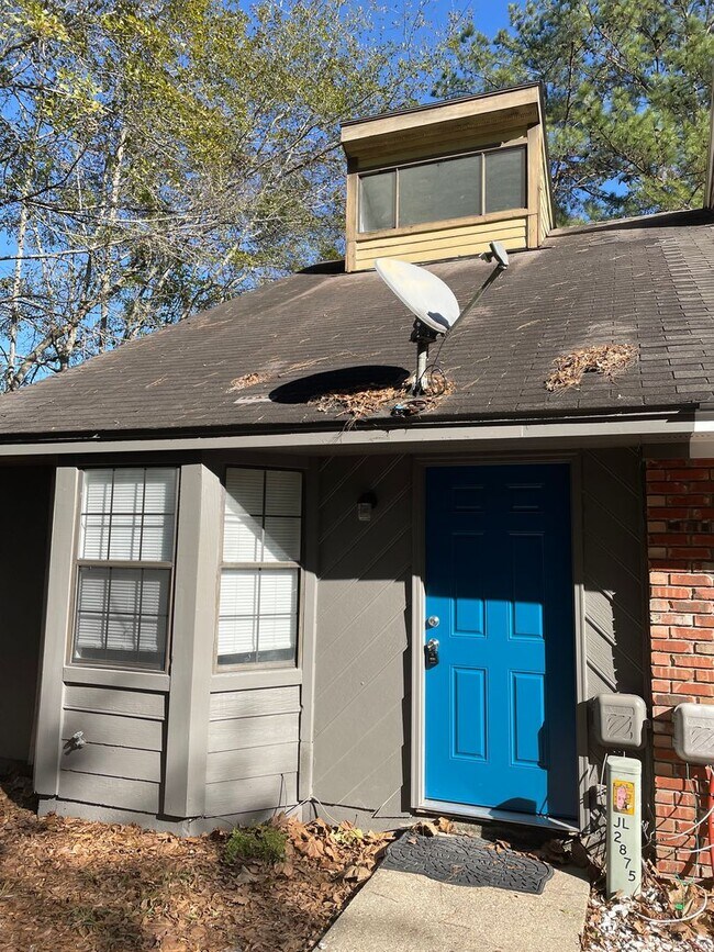 Building Photo - Cozy 2/2 close to FAMU and FSU