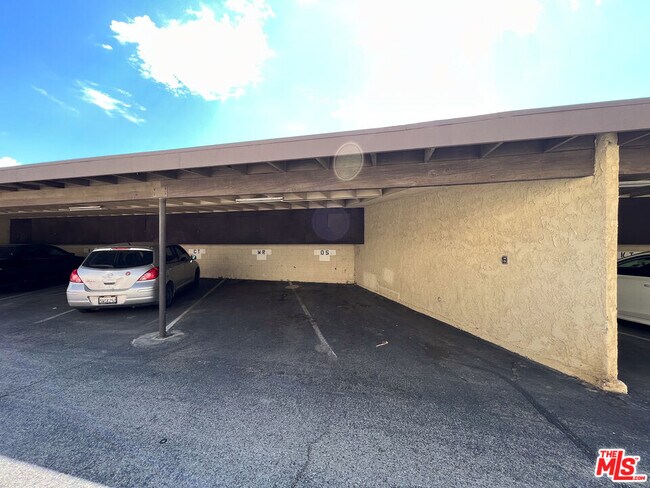 Building Photo - 1304 W Ave J4