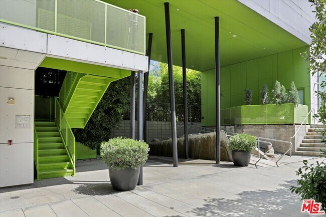 Building Photo - 825 Kings Rd