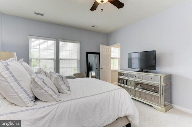 Building Photo - 7359 Matchbox Alley