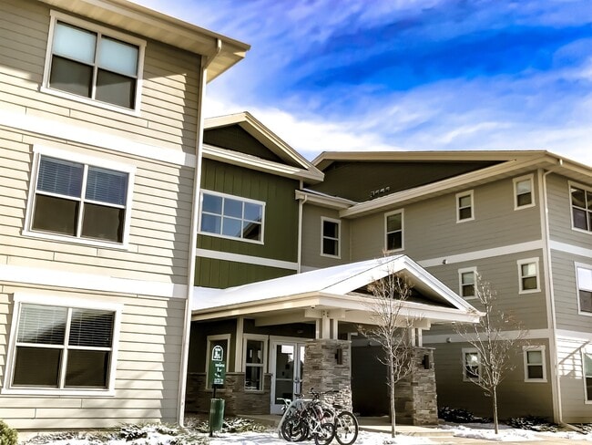 Building Photo - Stunning 2 Bedroom 2 Bathroom Apartment *R...