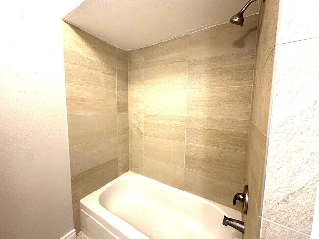 Building Photo - 4234 Willow Beach Dr