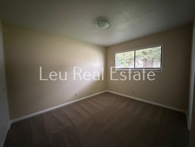 Building Photo - 108 Montrose Ct