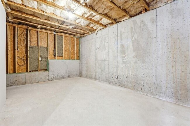 Building Photo - 6331 Salinger Ct
