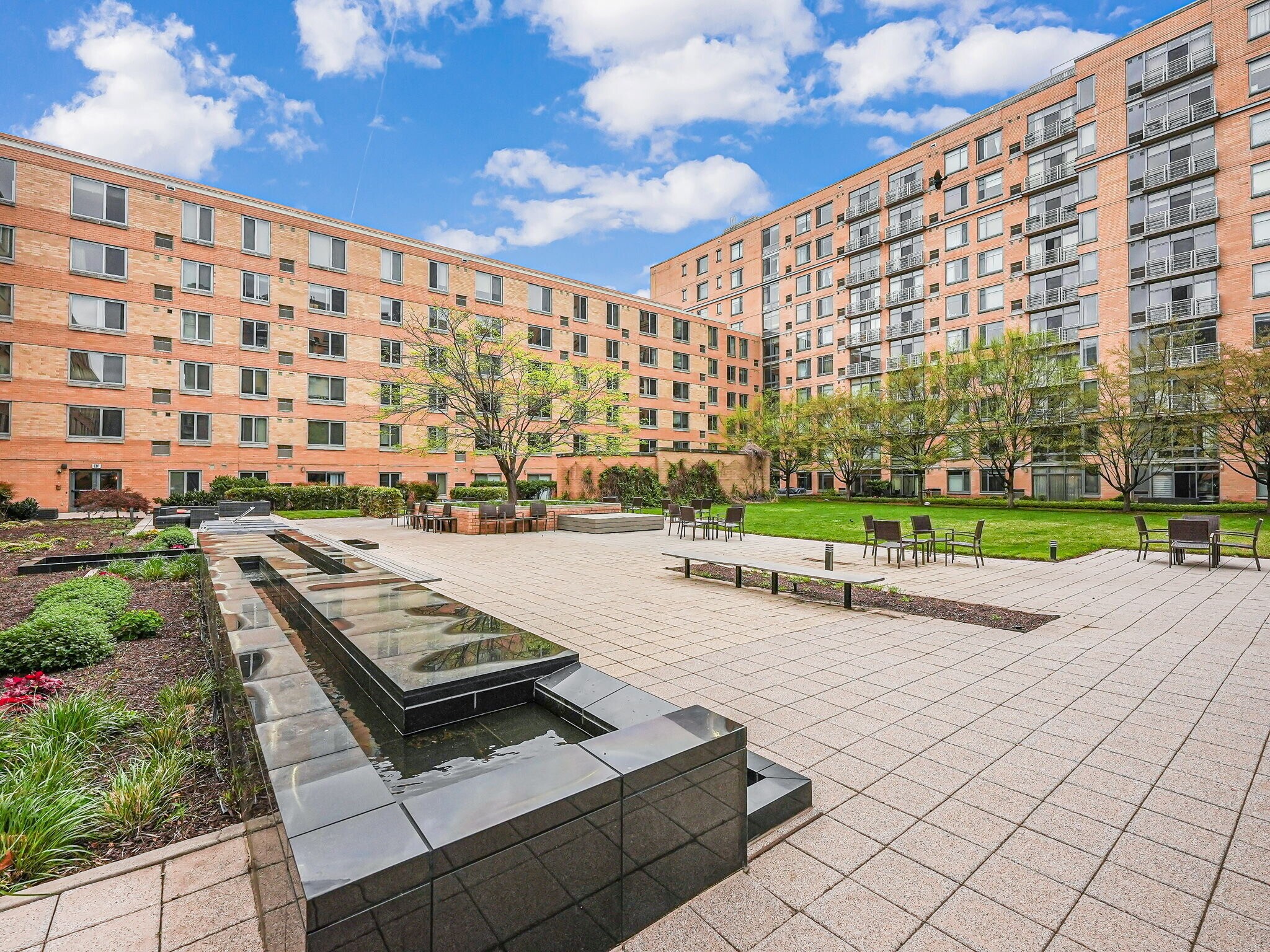 Building Photo - 440 L St NW