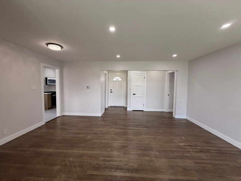 Building Photo - Stylish Fully Renovated 3-Bedroom Home with a Large Backyard