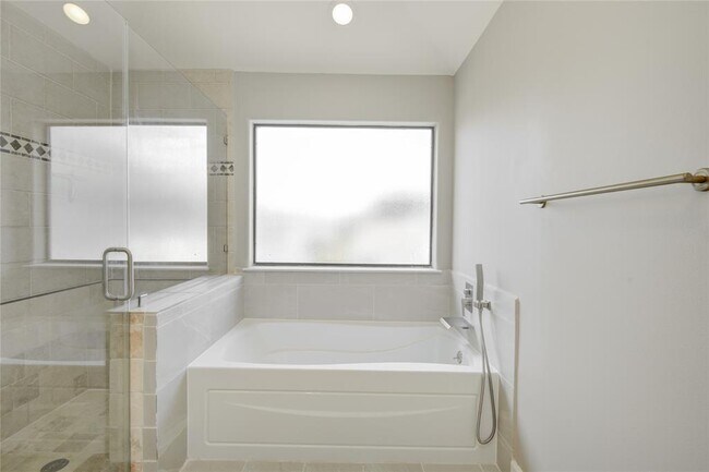 Building Photo - 5510 Blossom St