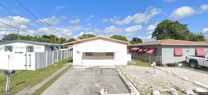 Building Photo - 504 NW 7th Ct