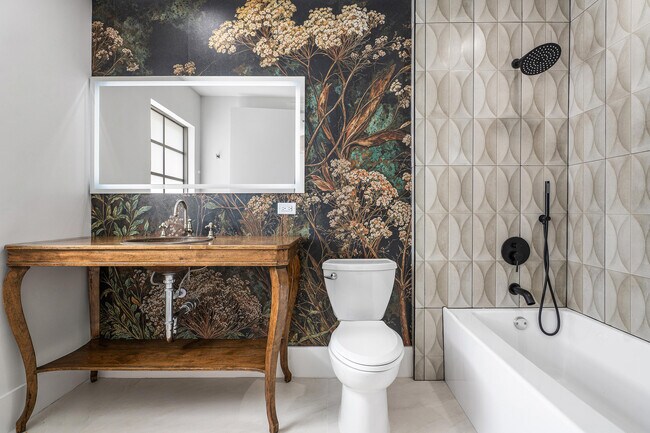 Building Photo - 2330 Lake Ave