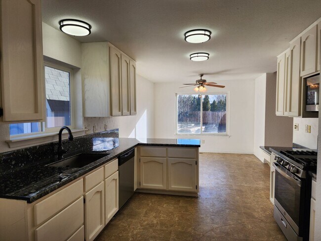 Building Photo - 3 bedroom Home  For Rent in Minden