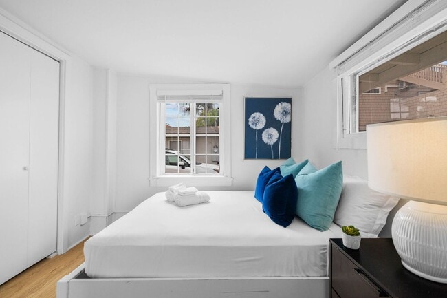 Building Photo - 344 Bonair St