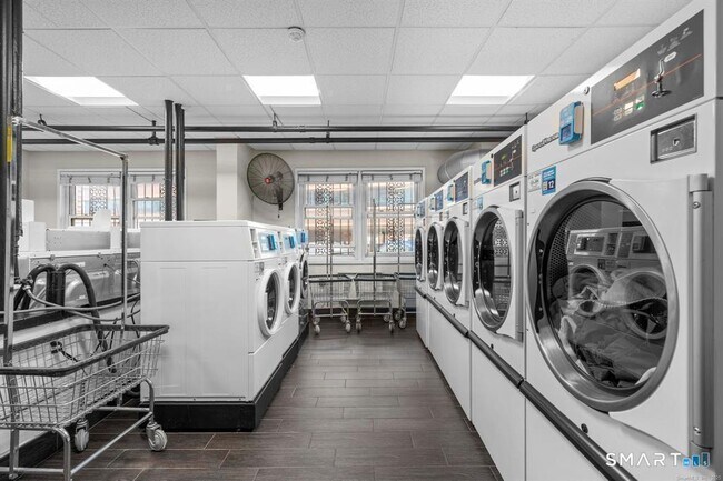 Building Photo - 444 Bedford St