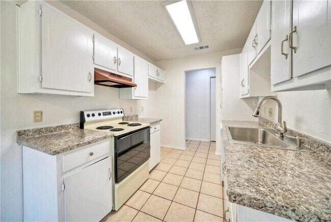 Building Photo - 1509 Sagebrush Dr