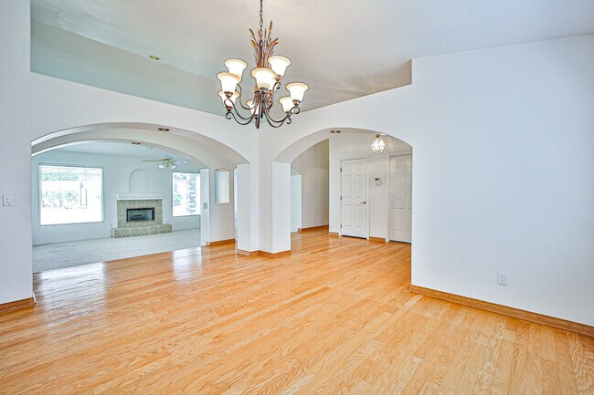 Building Photo - 6025 Egan Crest Dr