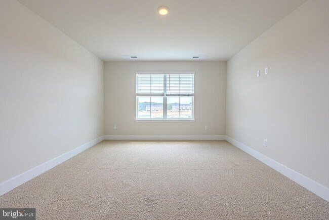 Building Photo - 115 Haida Ln