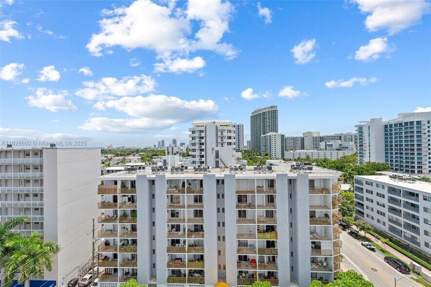 Building Photo - 1345 Lincoln Rd