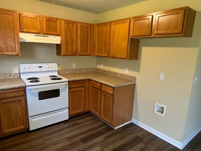 Building Photo - Refreshed 3 Bedroom House in NW Charlotte