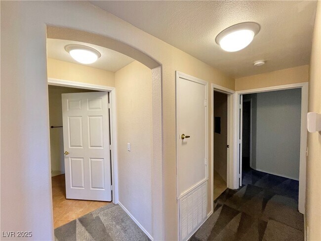 Building Photo - 10820 Amber Ridge Dr