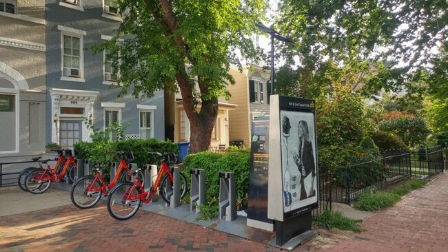 Building Photo - 11 2nd St NE