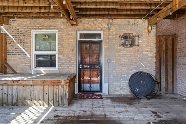 Building Photo - 5739 N Winthrop Ave