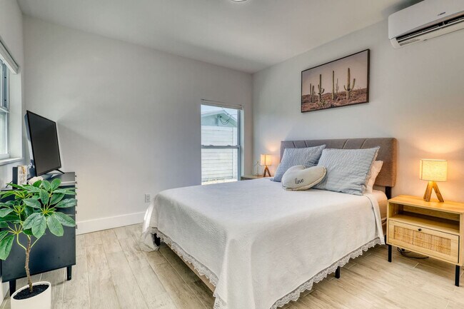 Building Photo - 106 Playmore Dr