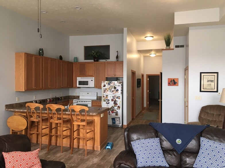 Building Photo - 121 S Main St