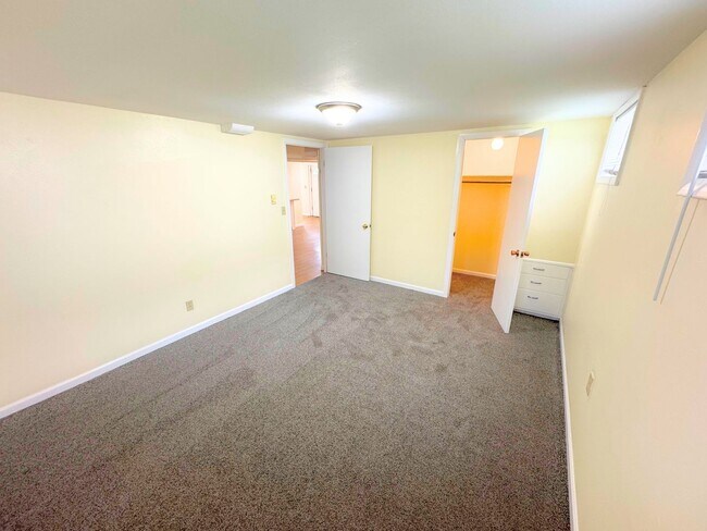 Building Photo - 1606HE