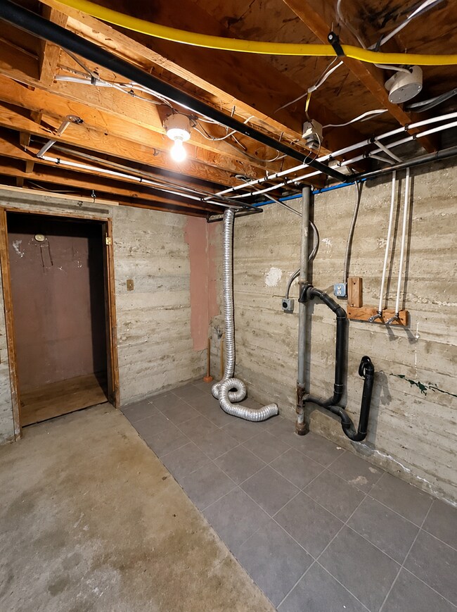 Building Photo - 223 500 S