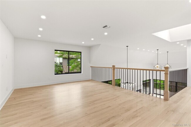 Building Photo - 67 Short Way