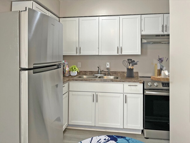 Building Photo - Bluff Gardens Apartments