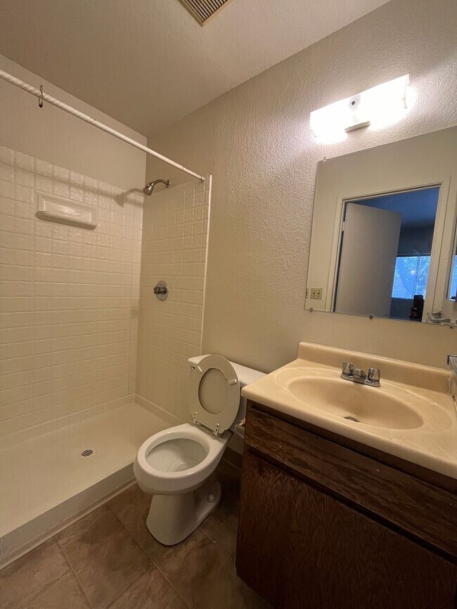 Building Photo - 2358004/85