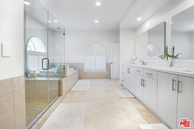 Building Photo - 3485 Ridgeford Dr