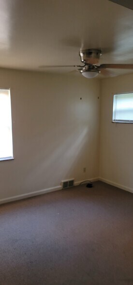 Building Photo - 2731 Powell Dr