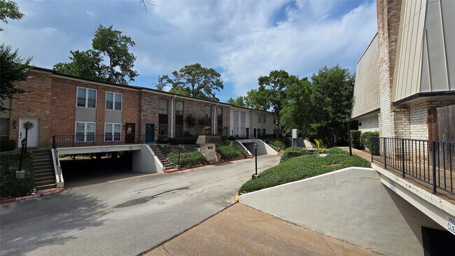 Building Photo - 1805 Stoney Brook Dr