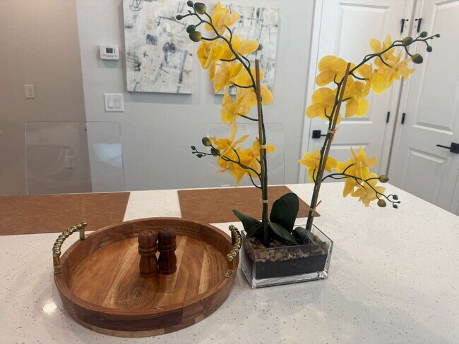 Building Photo - Modern 2-Bedroom Townhome with Garage Park...