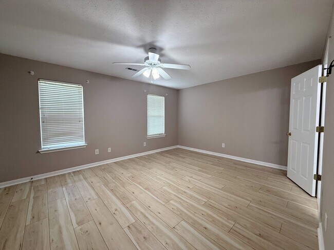 Building Photo - In Carrollton City Limits!!!