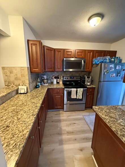 Building Photo - 813 Selwyn Oaks Ct
