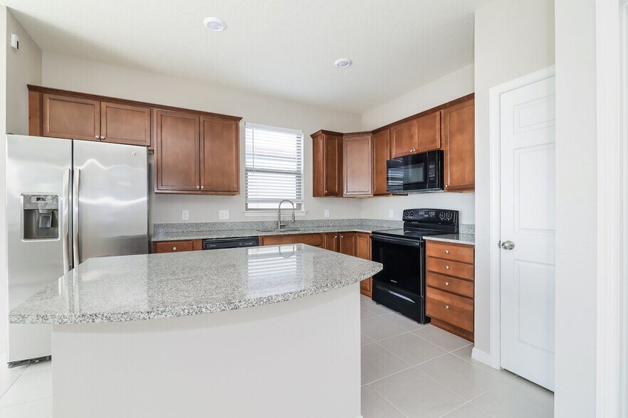 Building Photo - 1733 Cayman Cove Cir