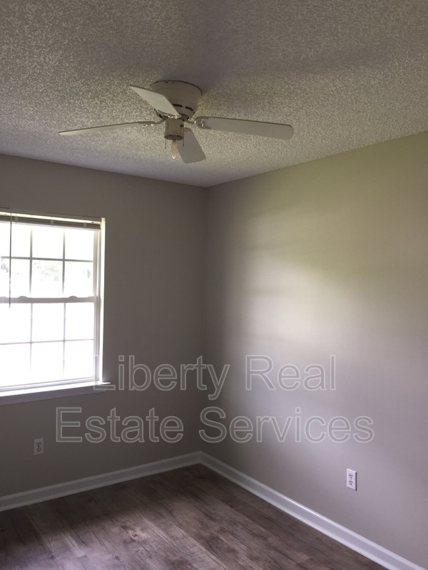 Building Photo - 936 Poppleton Dr