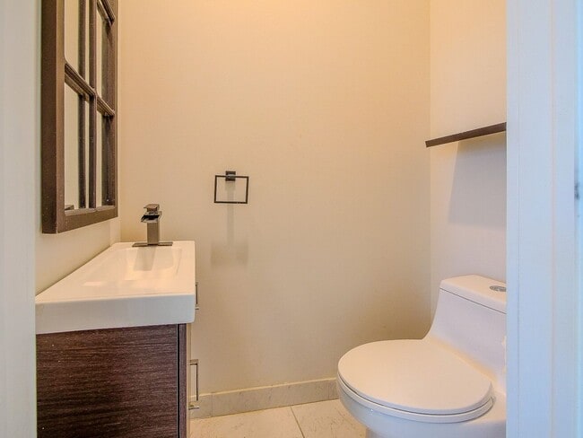 Building Photo - Three Bedroom Modern Olde Kensington Condo with Roofdeck