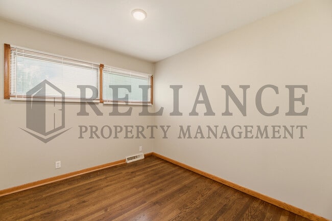 Building Photo - 1415 N Prairie Ln