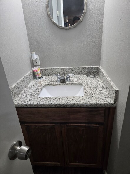 Building Photo - 111 Echols St