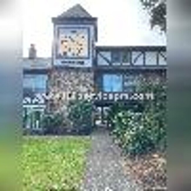 Building Photo - Sweet Seatac 2 BD Top Floor Condo+Parking!