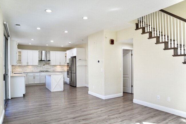 Building Photo - Luxurious 3-bedroom home - beautiful, must...